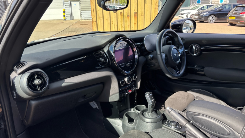 MINI Hatchback 1.5 Cooper Sport 3dr Auto Petrol Hatchback